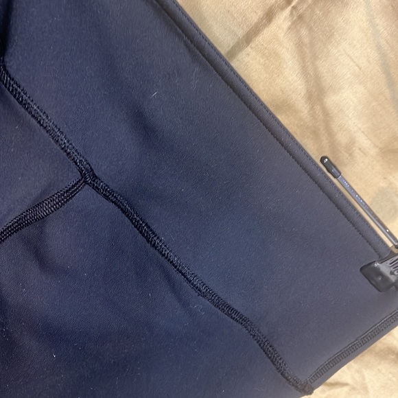 Reversible!! LULULEMON size 6 leggings - Picture 6 of 7